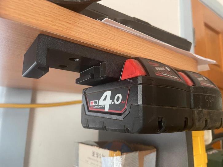Milwaukee M18 Batterijhouder (3 in 1), Doe-het-zelf en Bouw, Gereedschap | Overige machines, Nieuw, Ophalen of Verzenden