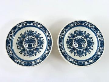 2 Borden Delft's Blauw beschikbaar voor biedingen