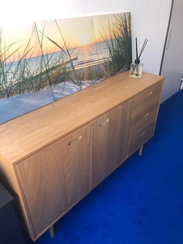 Dressoir + tafels + 2 stoelen beschikbaar voor biedingen