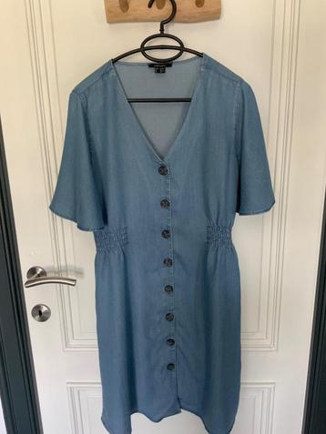 Lot zomerkleren maat 42-44-46 beschikbaar voor biedingen