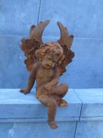 statue un ange assis avec de grande ailes en fonte rouillé, Jardin & Terrasse, Ange, Enlèvement ou Envoi, Métal, Neuf