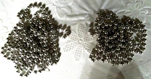 2 zilveren parelsnoeren voor in de kerstboom, Diversen, Kerst, Nieuw, Ophalen of Verzenden