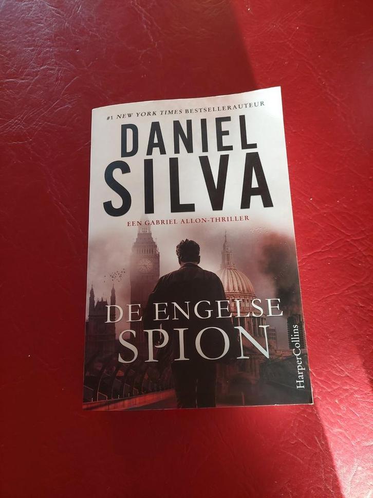 Daniel Silva - De Engelse spion, Boeken, Thrillers, Zo goed als nieuw, Ophalen of Verzenden