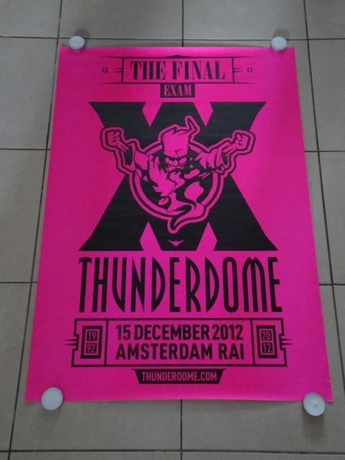 Poster - Thunderdome The Final Exam 1992 - 2012 NIEUW, Verzamelen, Posters, Nieuw, Muziek, Deurposter of groter, Overige vormen