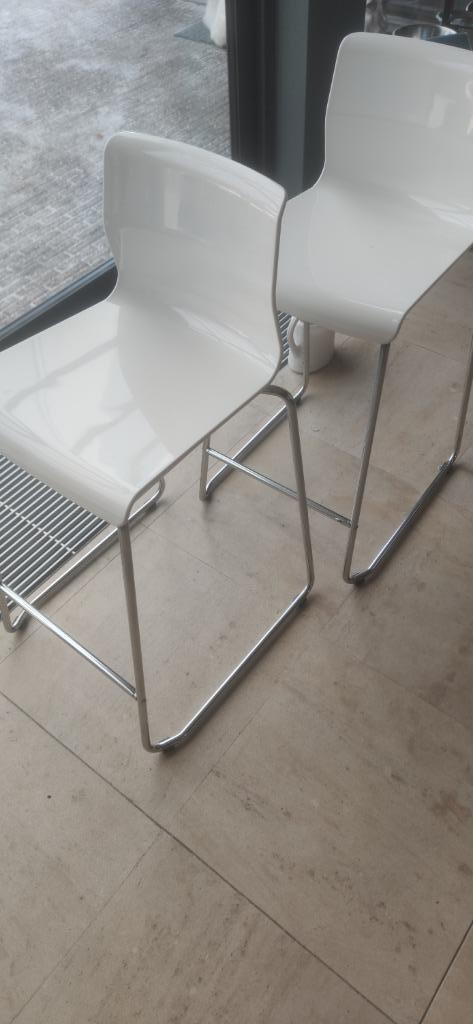 2 barkrukken ikea, Huis en Inrichting, Barkrukken, Zo goed als nieuw, 60 tot 90 cm, Kunststof, Metaal, 2 krukken, Met voetsteun