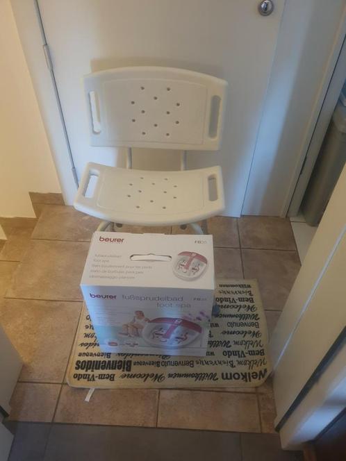 Chaise de douche robuste + spa/bain de pieds à vendre !, Divers, Matériel Infirmier, Comme neuf, Enlèvement