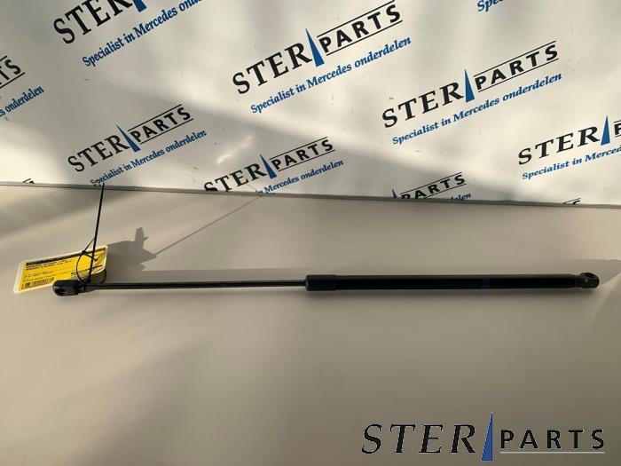 Amortisseur capot moteur gauche d'un Mercedes E-Klasse, Autos : Pièces & Accessoires, Carrosserie & Tôlerie, Mercedes-Benz, Utilisé