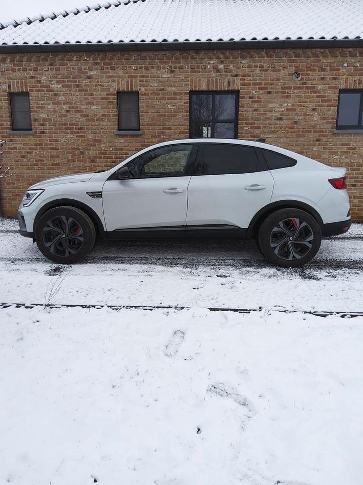 Renault Arkana RS Line E-Tech Hybrid 145, Autos, Renault, Particulier, Arkana, Jantes en alliage léger, Attache-remorque, Noir