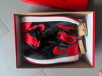 Jordan 1 high red satin, Comme neuf, Chaussures