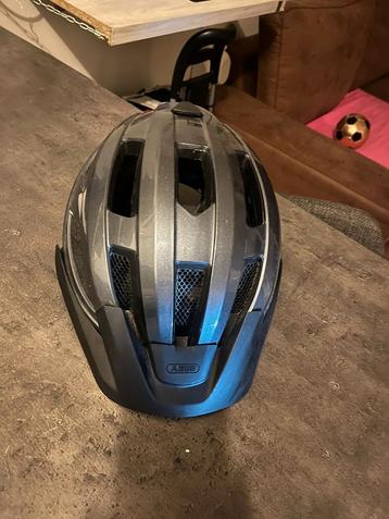 Fietshelm perfecte staat  beschikbaar voor biedingen