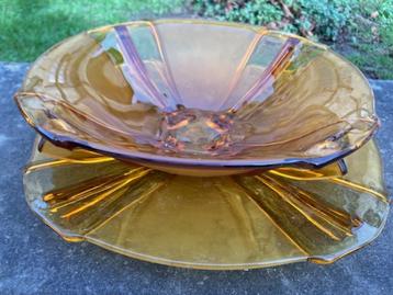 2 ART DECO SCHALEN IN BRUIN GLAS. GOEDE STAAT JAREN 30. beschikbaar voor biedingen