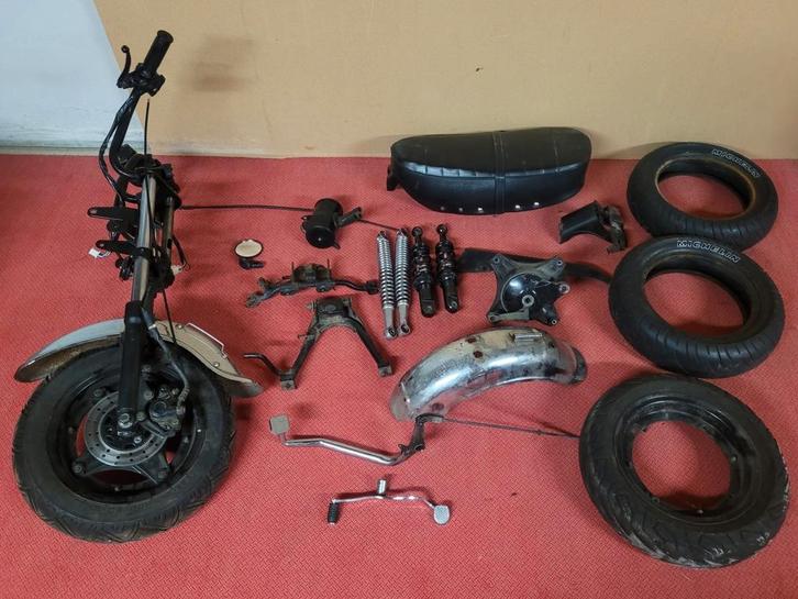 Pièces + échappements Monkey/Singa/Dax, Vélos & Vélomoteurs, Pièces de cyclomoteur | Général, Comme neuf, Réservoir, Enlèvement ou Envoi