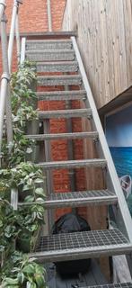 gegalvaniseerde trap met 14 treden, Doe-het-zelf en Bouw, Ladders en Trappen, Ophalen, Zo goed als nieuw, Trap