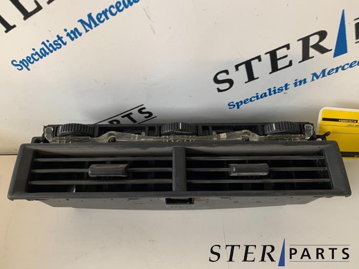 Grille aération tableau de bord d'un Mercedes SL, 3 mois de garantie, Utilisé, -, -