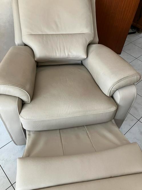 Salon 1 x 2 zit en 2 x 1 zit waarvan 1 electr relax, Huis en Inrichting, Fauteuils, Gebruikt, Leer, 75 tot 100 cm, Minder dan 75 cm