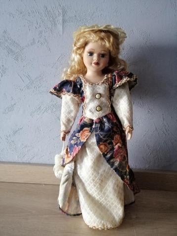 Poupée en porcelaine, Enlèvement, Comme neuf, Poupée