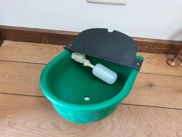Drinkbak met vlotter  beschikbaar voor biedingen