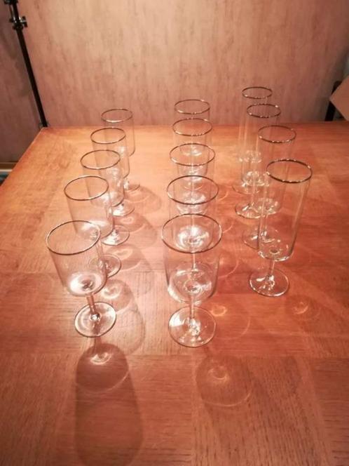 14 glazen met zilveren rand voor wijn en cava, Huis en Inrichting, Keuken | Servies, Gebruikt, Overige typen, Glas, Ophalen of Verzenden