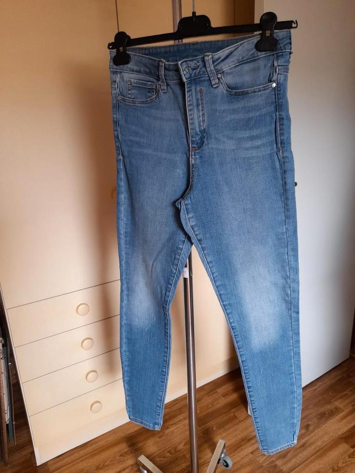 Lichtblauwe jeansbroek. Geen koerierdiensten of oplichterij!, Kleding | Dames, Spijkerbroeken en Jeans, Zo goed als nieuw, W30 - W32 (confectie 38/40)