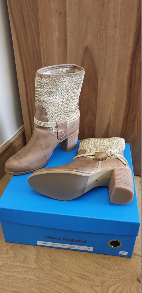 NIEUW artikel : Ciao Ragazzi leren enkellaarsjes - Maat 37, Kleding | Dames, Schoenen, Nieuw, Lage of Enkellaarzen, Beige, Ophalen of Verzenden