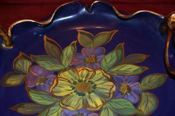 Porseleinen vergulde blauwe schaal beschikbaar voor biedingen