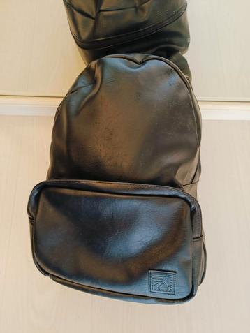 Sac à dos, simili-cuir, parfait état  beschikbaar voor biedingen