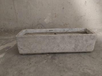 Langwerpige plantenbak  beschikbaar voor biedingen