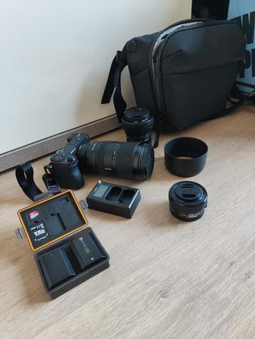 Sony A6700 Sigma 18-50 Sony 70-350 Sony 16-50 peak design beschikbaar voor biedingen