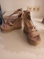 leren sandalen met lichtroze bandjes met sleehak. 36. thomps, Zo goed als nieuw, Roze, Angela Thompson, Sandalen of Muiltjes