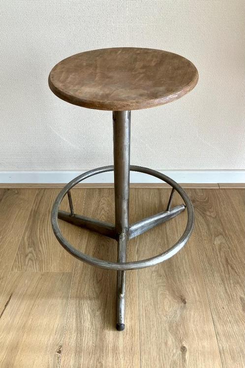 Industrieel vintage krukje, Huis en Inrichting, Krukjes, IJzer, Ophalen
