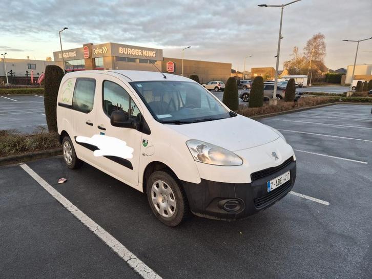 Peugeot Partner met 24.000km -  100% elektrisch, Auto's, Bestelwagens en Lichte vracht, Bedrijf, Te koop, Airconditioning, Bluetooth