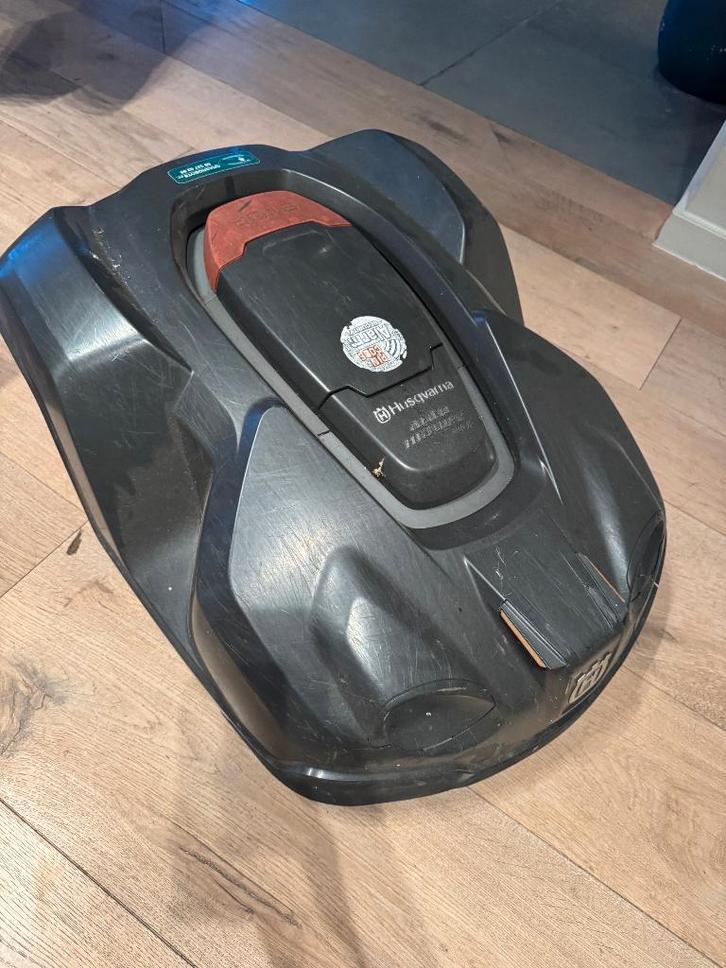 grasrobot Husqvarna 330x, Tuin en Terras, Robotmaaiers, Gebruikt, Meer dan 25 cm, Ophalen