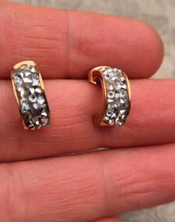 Goudkleurige Victoria oorbellen met crystals- gemerkt  beschikbaar voor biedingen