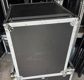 Flight case en L beschikbaar voor biedingen