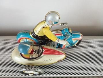 OUDE BLIKKEN MOTO MET ZIJSPAN beschikbaar voor biedingen