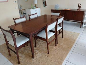 massief Kaapse Walnoot, vintage modern Eettafel en stoelen beschikbaar voor biedingen