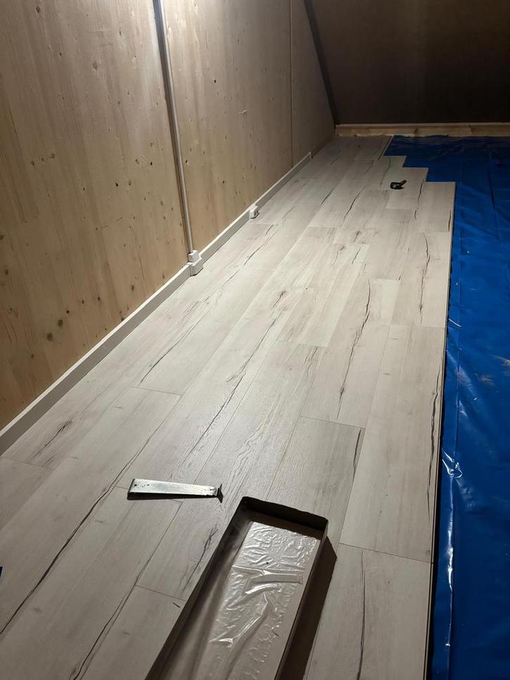 Proffesioneel laminaat laten leggen? Spotgoedkoop nu!, Bricolage & Construction, Planches & Dalles, Comme neuf, Aggloméré, Enlèvement