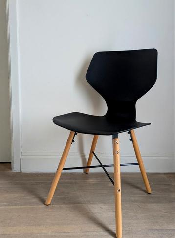 4 moderne eetkamerstoelen (zwart/hout) beschikbaar voor biedingen