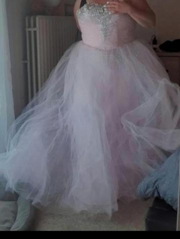 Trouw/feestjurk  beschikbaar voor biedingen