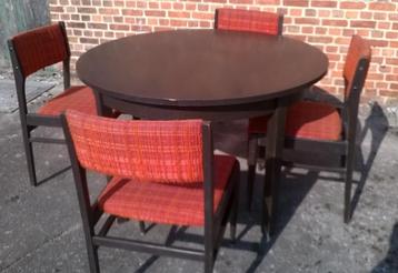 Vintage Eetkamerstoelen + Tafel – 80’s Design beschikbaar voor biedingen