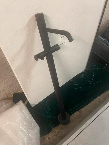 Staandkraan bad beschikbaar voor biedingen