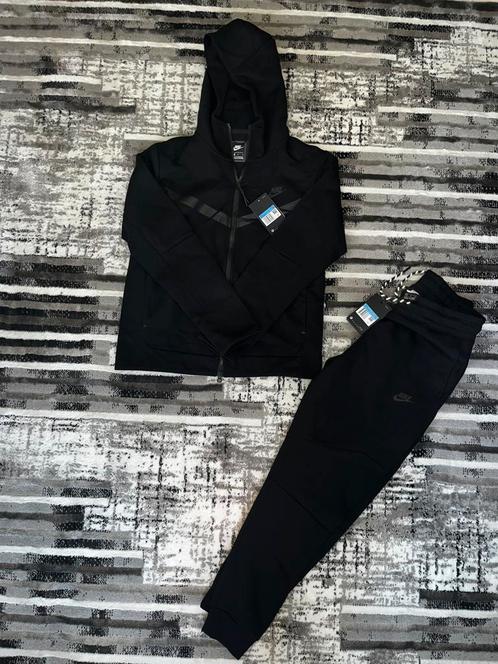 Nike Tech Fleece set Nieuw maat M kleur Zwart, Kleding | Heren, Heren-kledingpakketten, Nieuw, Maat 48/50 (M), Ophalen of Verzenden