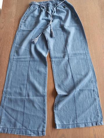 Broek Dame Blanche maat 36 beschikbaar voor biedingen