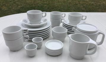 Porseleinen Ontbijtservies 27 stuks €6/set beschikbaar voor biedingen