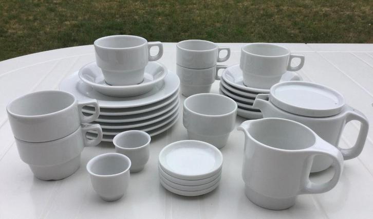 Porseleinen Ontbijtservies 27 stuks €6/set, Huis en Inrichting, Keuken | Servies, Zo goed als nieuw, Effen, Porselein, Ophalen