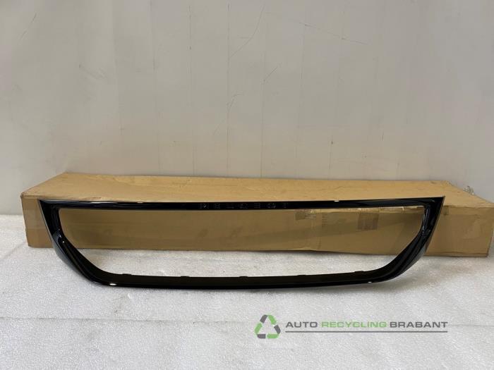 Cadre de calandre d'un Peugeot Partner, Autos : Pièces & Accessoires, Carrosserie & Tôlerie, Peugeot, Utilisé, 3 mois de garantie