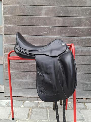 Selle de dressage Prestige D1K, Animaux & Accessoires, Enlèvement ou Envoi, Comme neuf