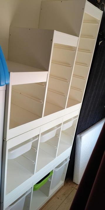3x ikea trofast basiselement en 6 opbergbakken beschikbaar voor biedingen