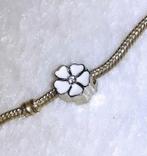 Charm Bedel voor bedelarmband witte bloem met diamantje, Handtassen en Accessoires, Overige merken, Nieuw, 1 bedel, Met strass