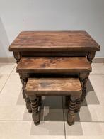 Drie bijzettafels, Enlèvement